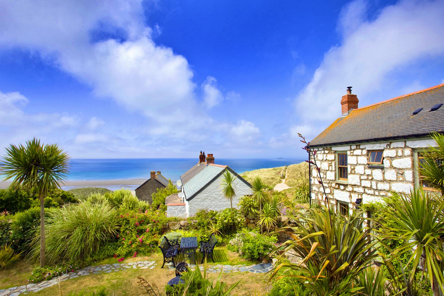 Castaways- Cool Cottage On The Beach In Sennen, Cornwall