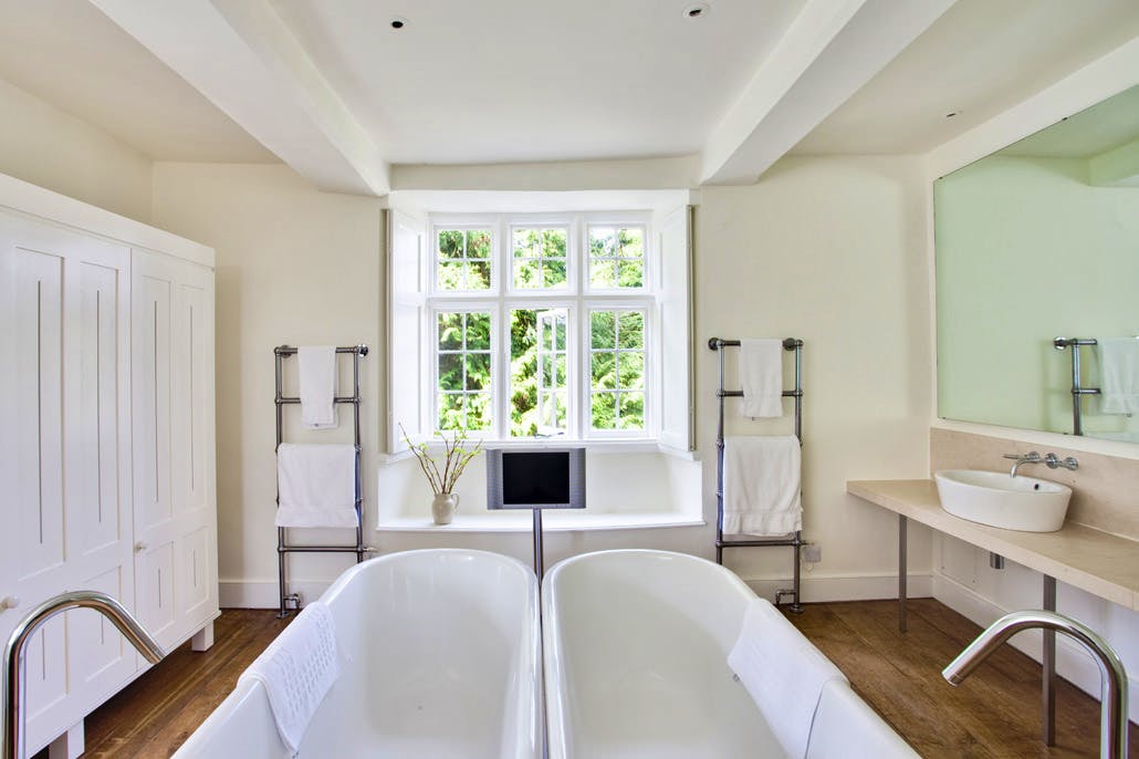 10 Coolest Bathtubs in the UK