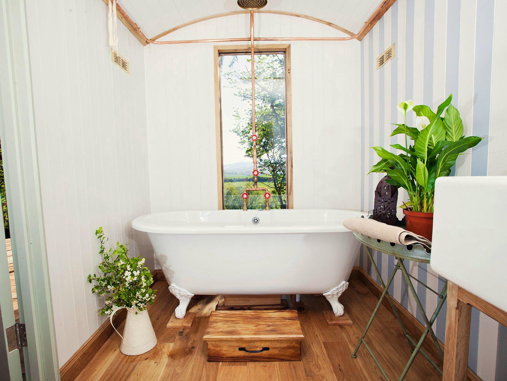 10 Coolest Bathtubs in the UK