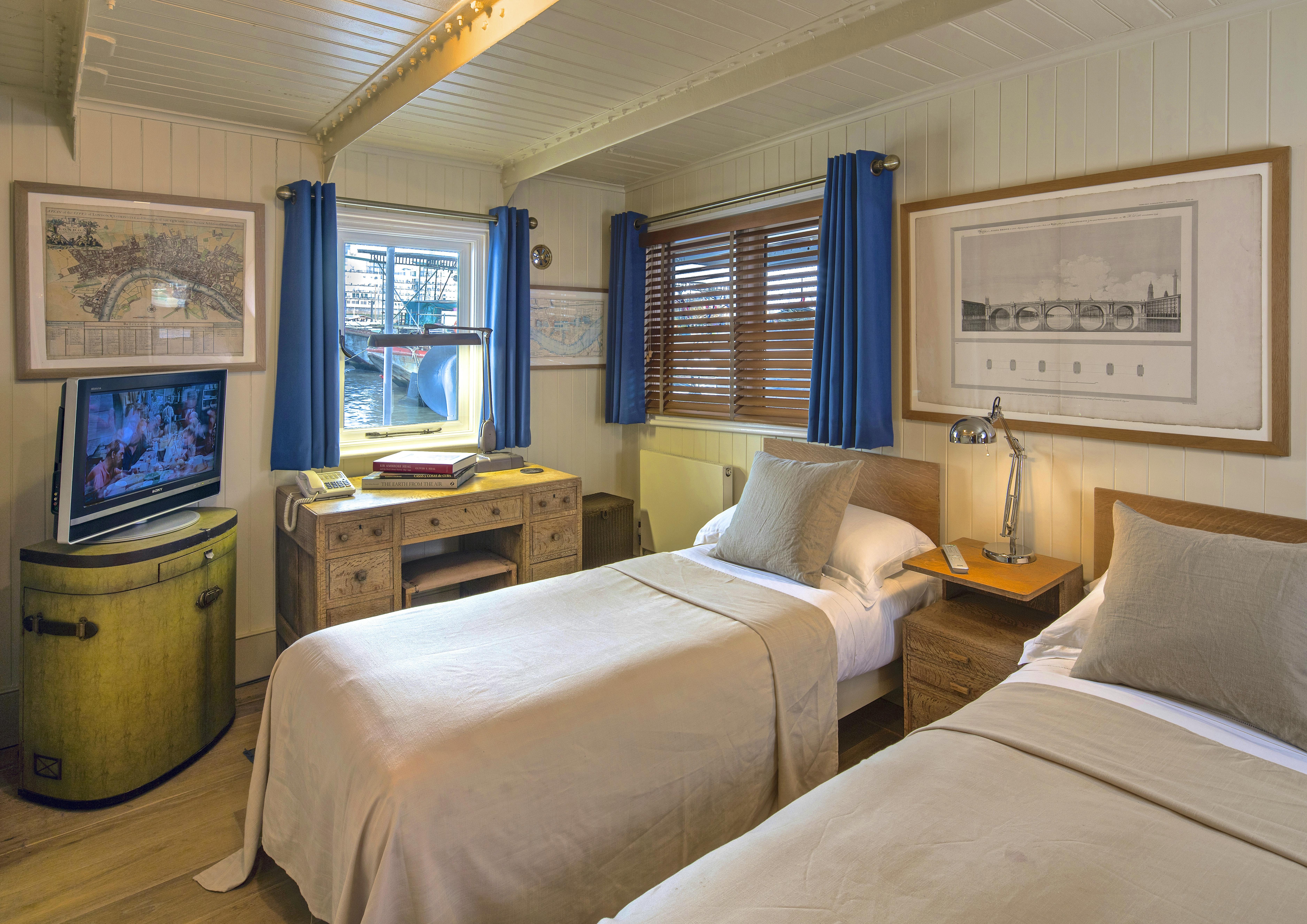 Cabin 4 as a twin bedded room. It can also be a double.