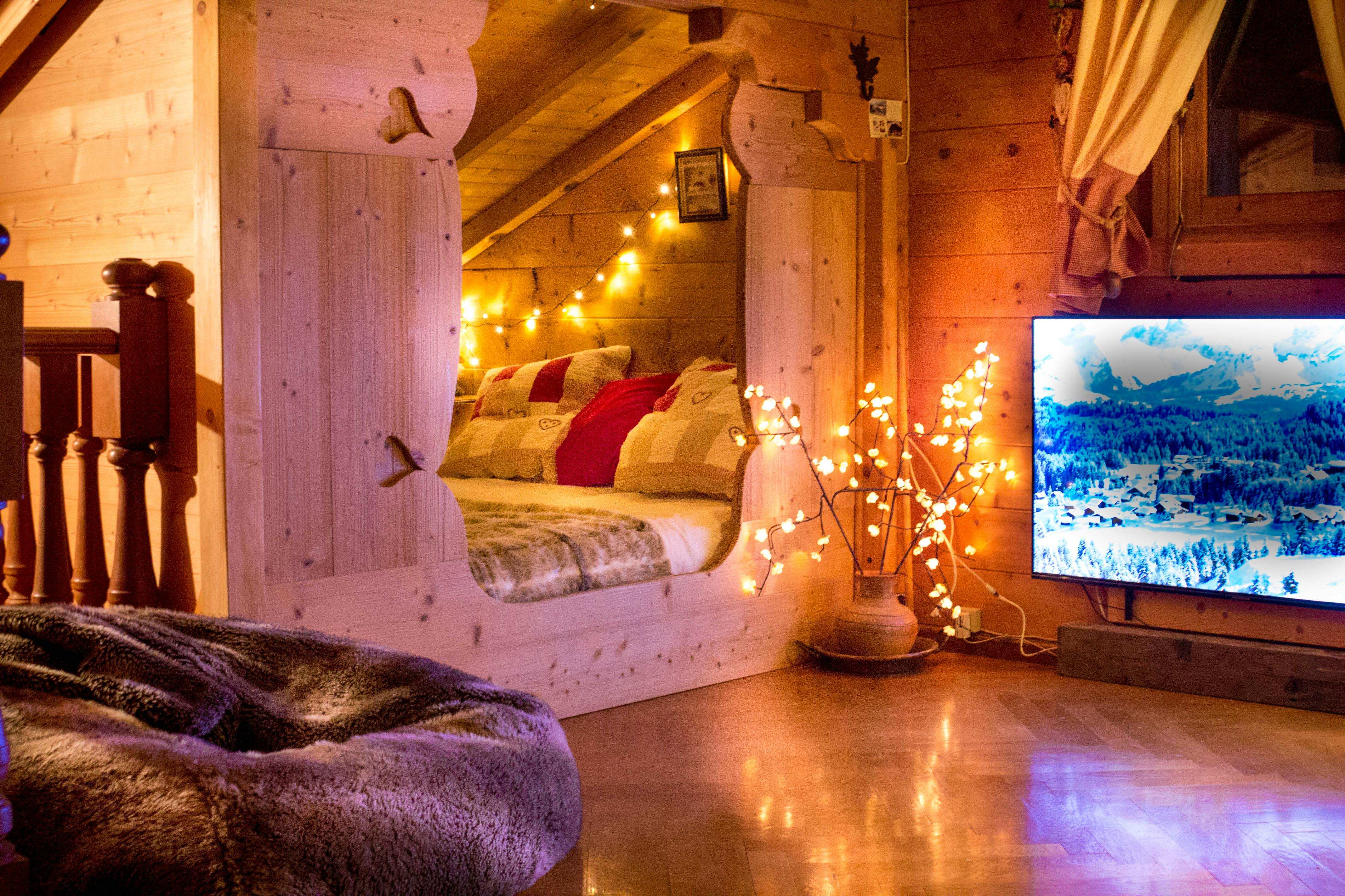 mezzanine and cute alcove double bed (with sliding doors) 