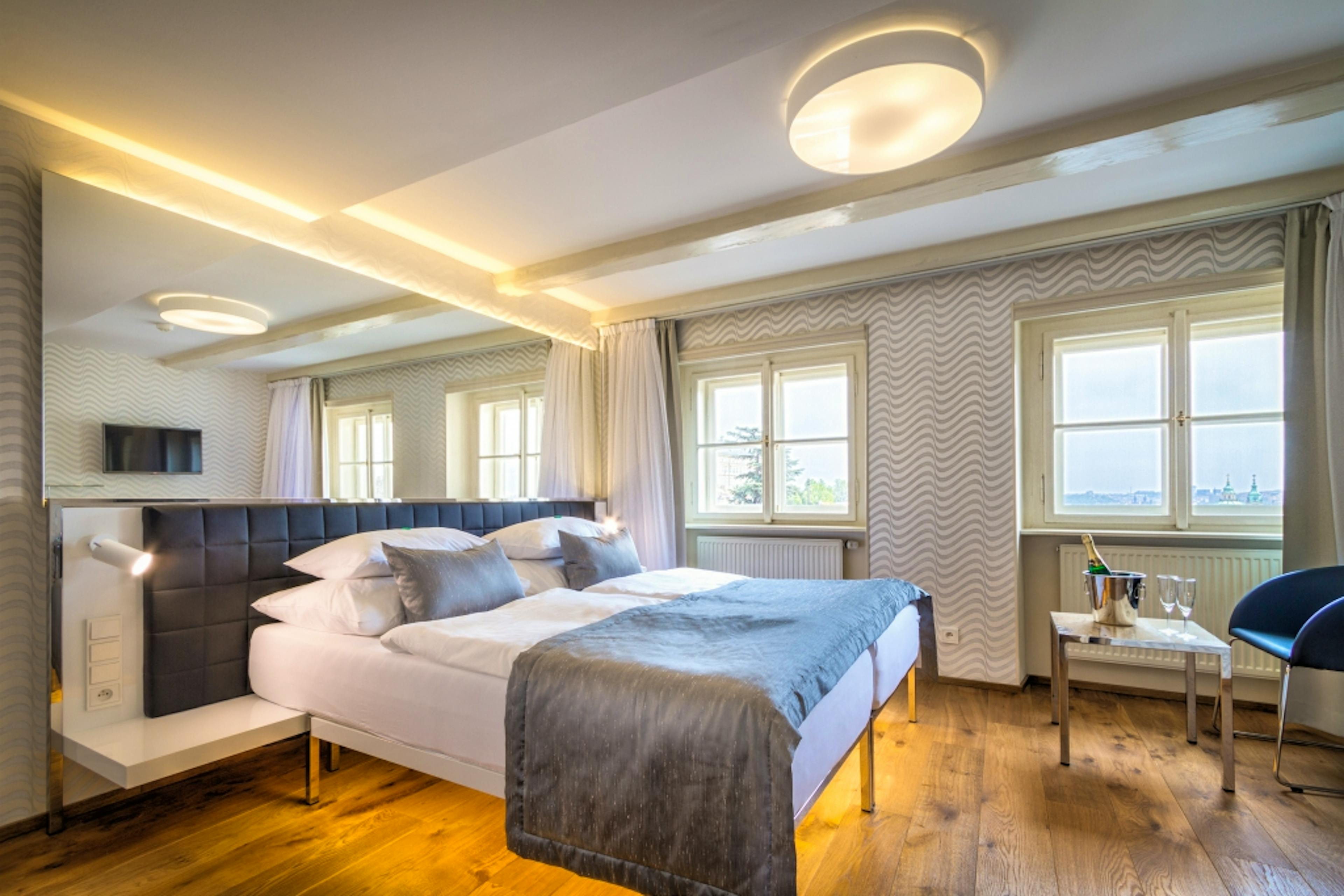 Golden Star - Image 2