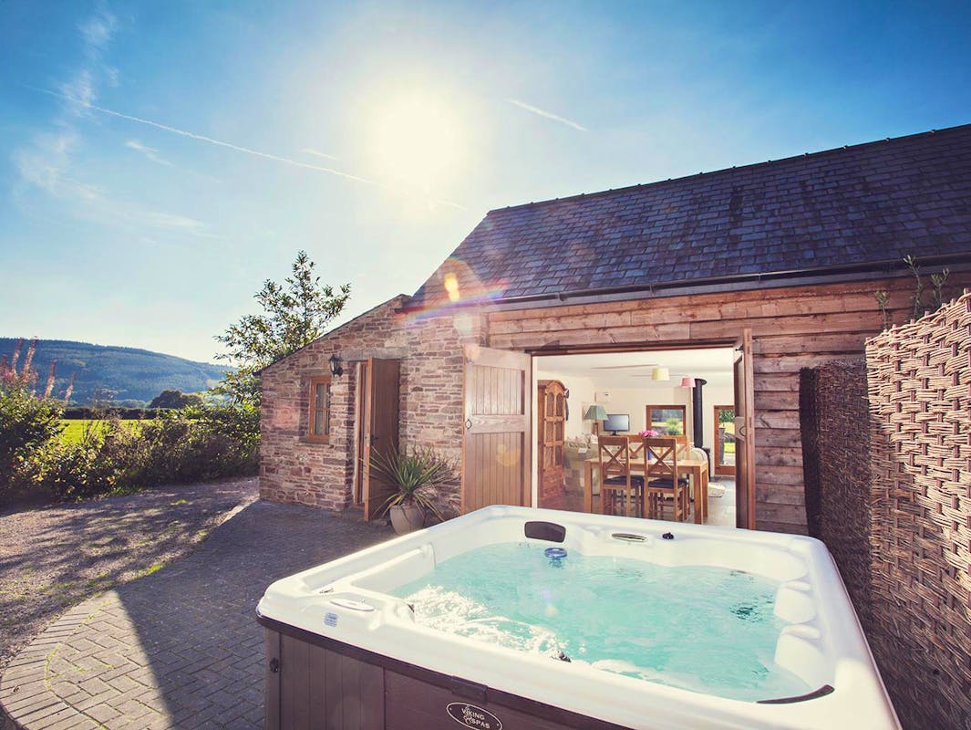 Brecon Cottage, a cottage with a hot tub in the Brecon Beacons