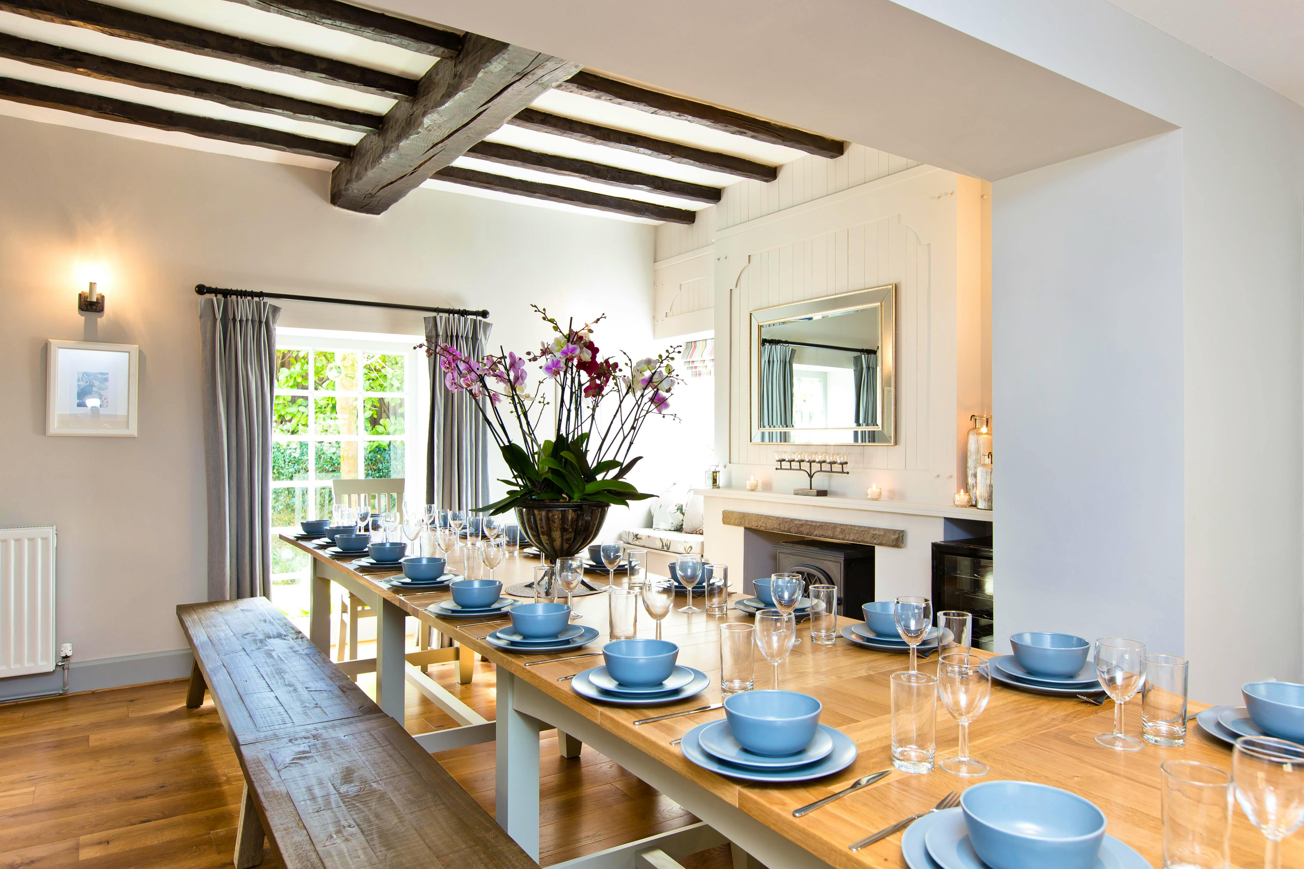 Light and airy dining room 