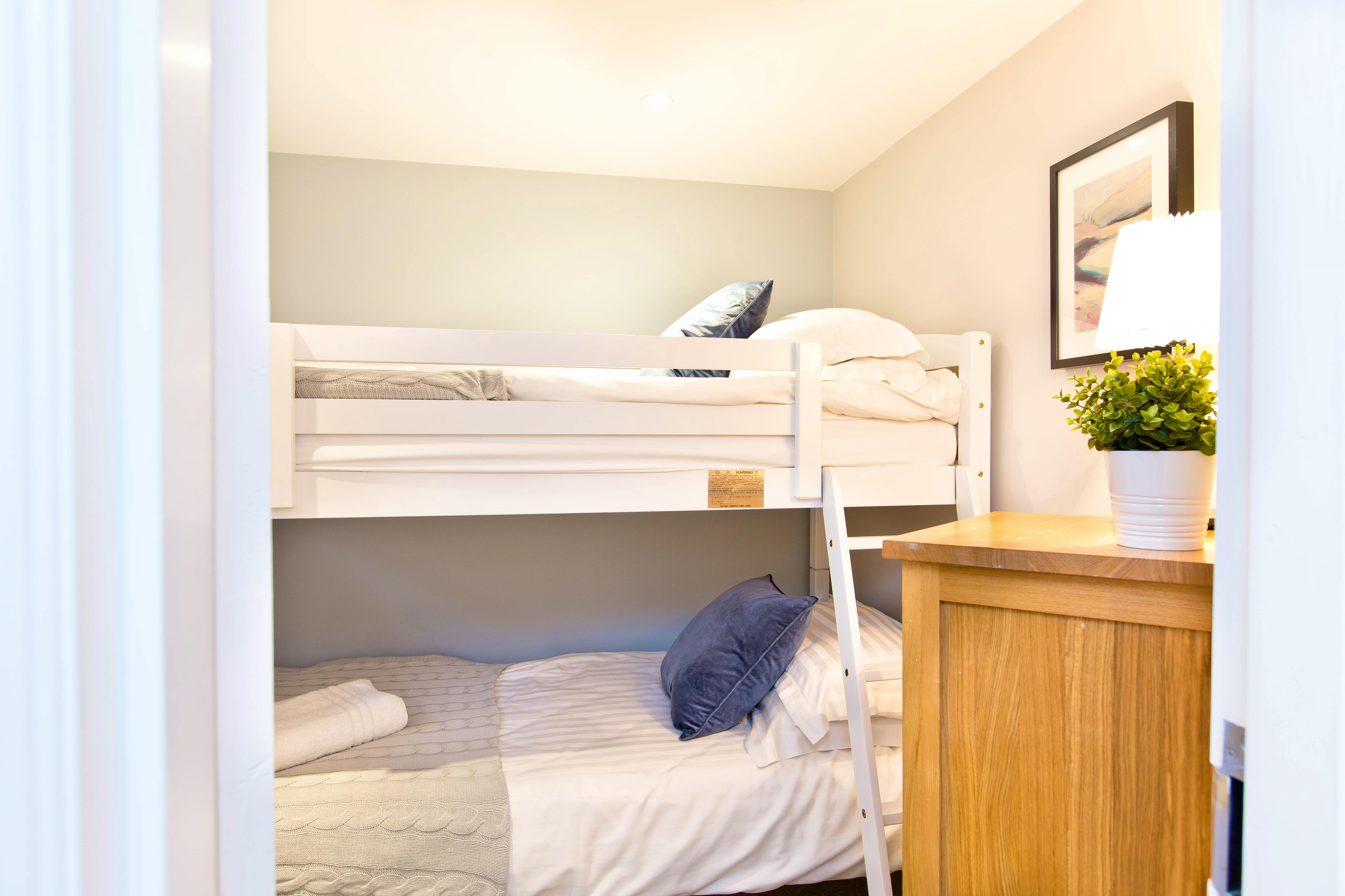 Cruck\'d barn bedroom 4