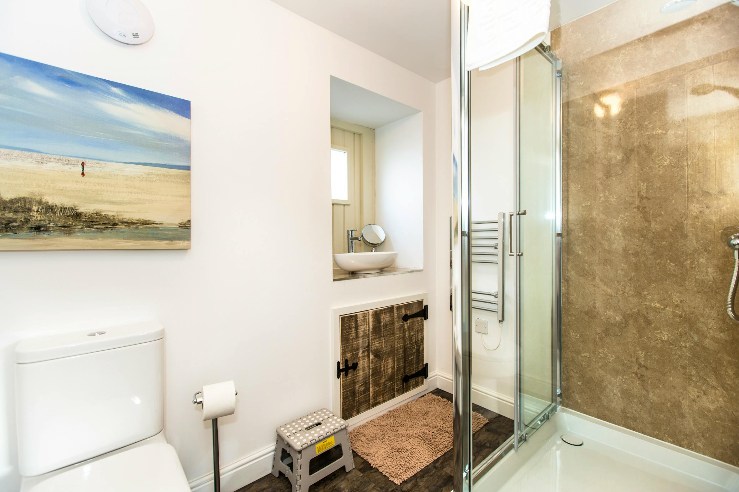 Downstairs Bedroom 4 ensuite 