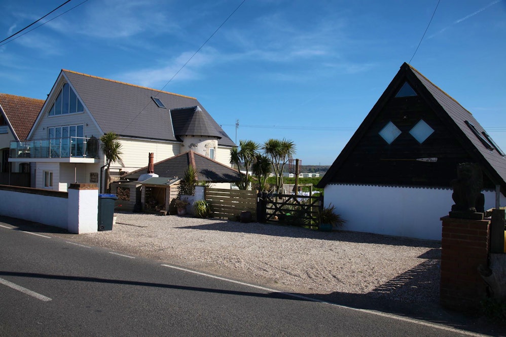 Driftwood Beach House Enjoy some well deserved R&R on the Kent coast