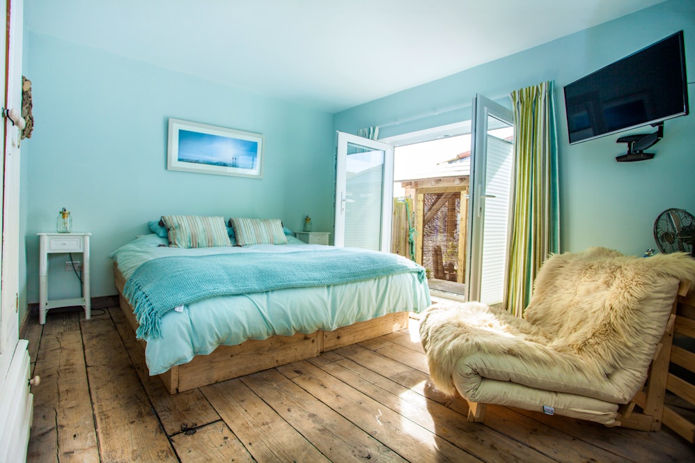 Driftwood Beach House Enjoy some well deserved R&R on the Kent coast