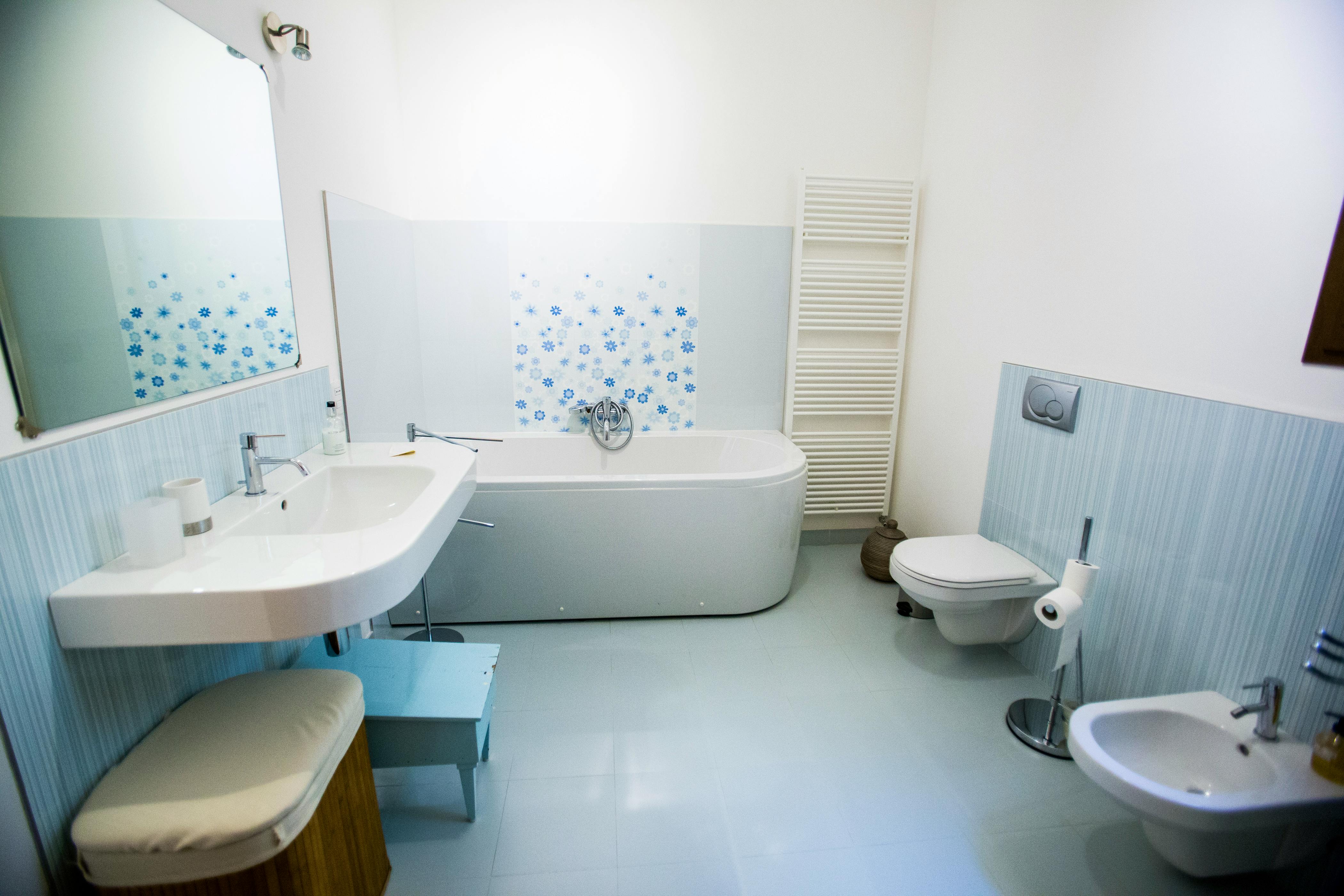 Abbasciu: Large designer family bathroom.