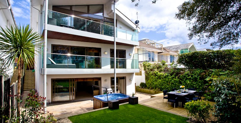 Harbour Lodge