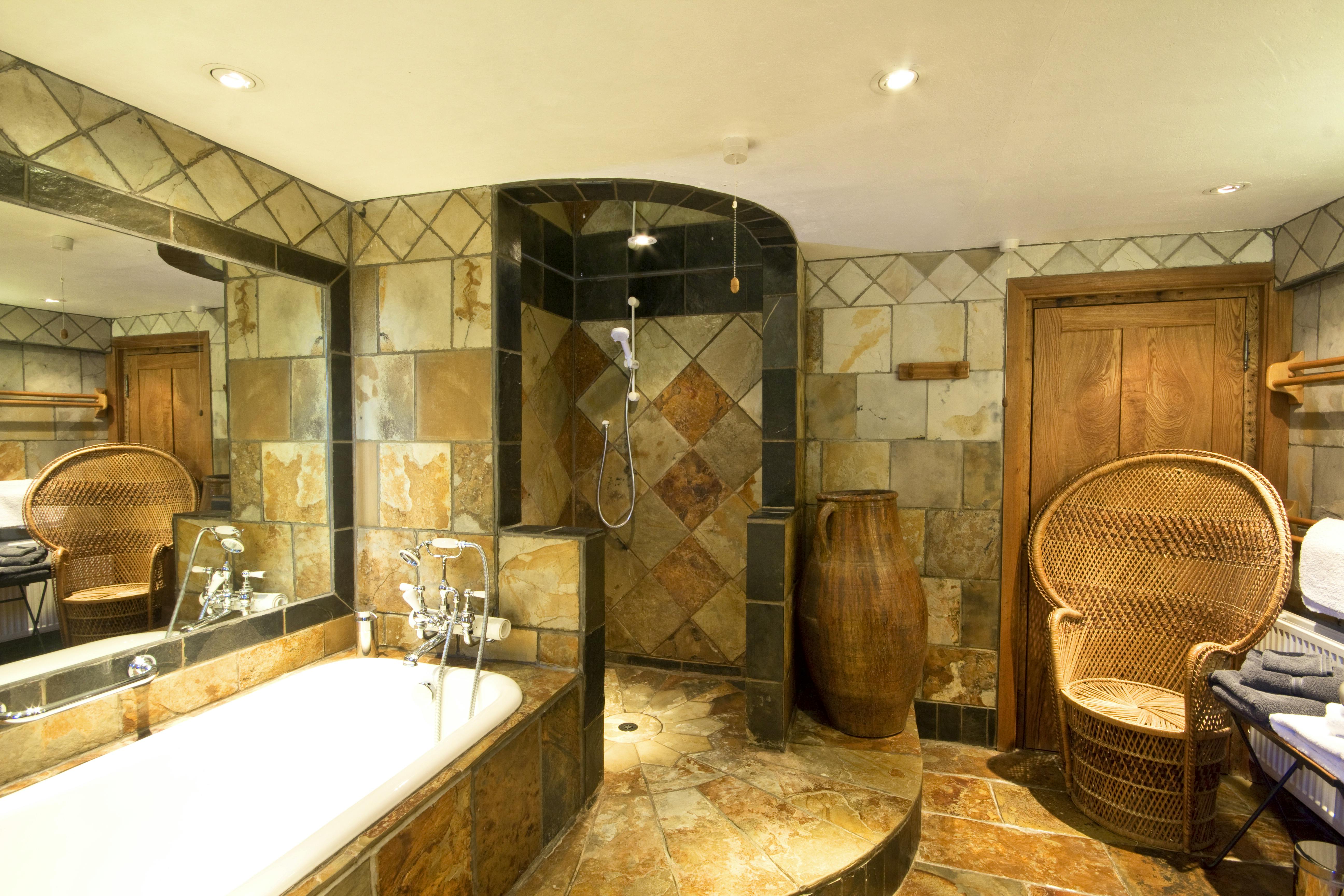 Walnut Cottage bathroom, indolent luxury
