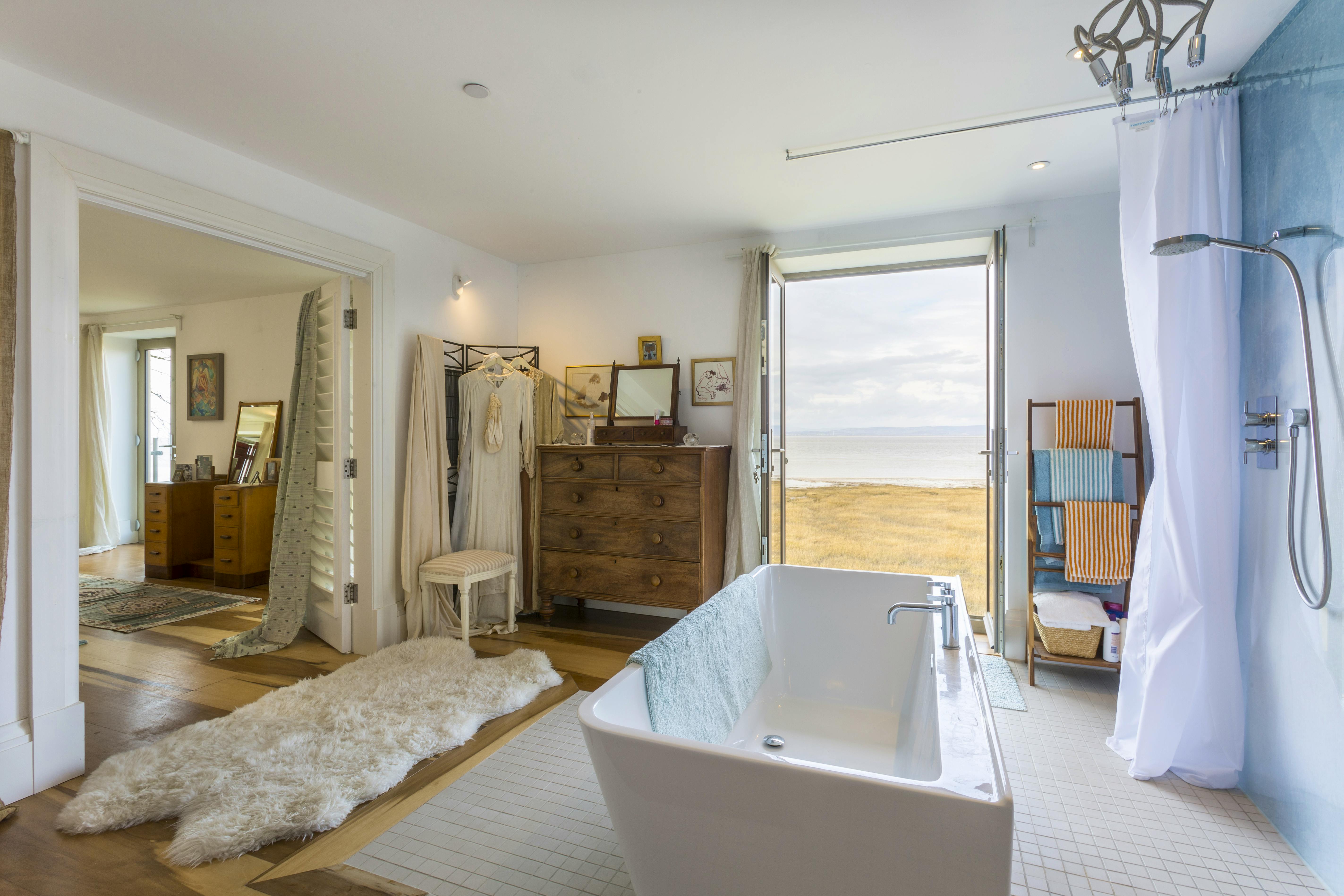 20 Coolstays with Beautiful Bathtubs