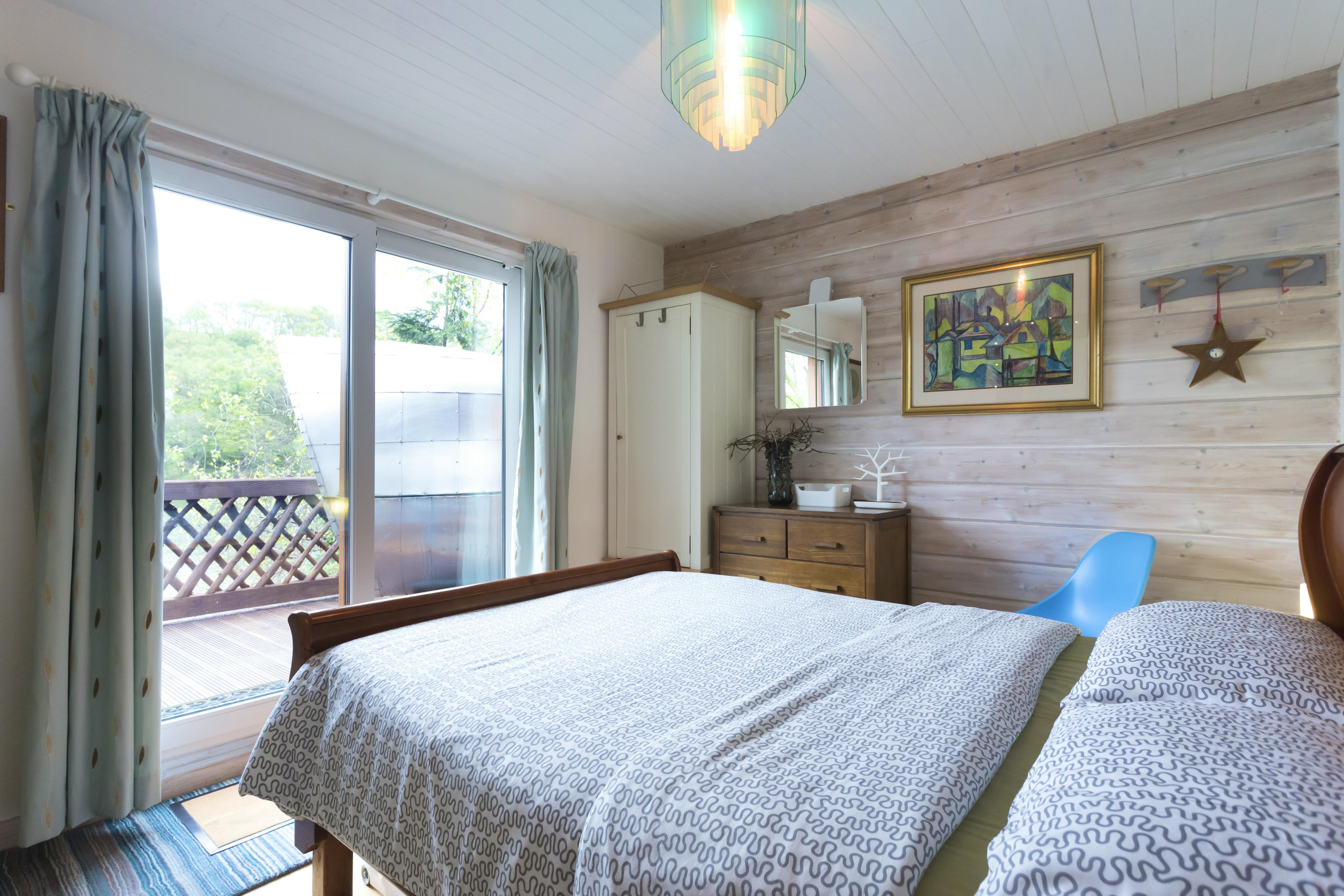 cabin room  2 nd med bedrrom  with balcony lake view 