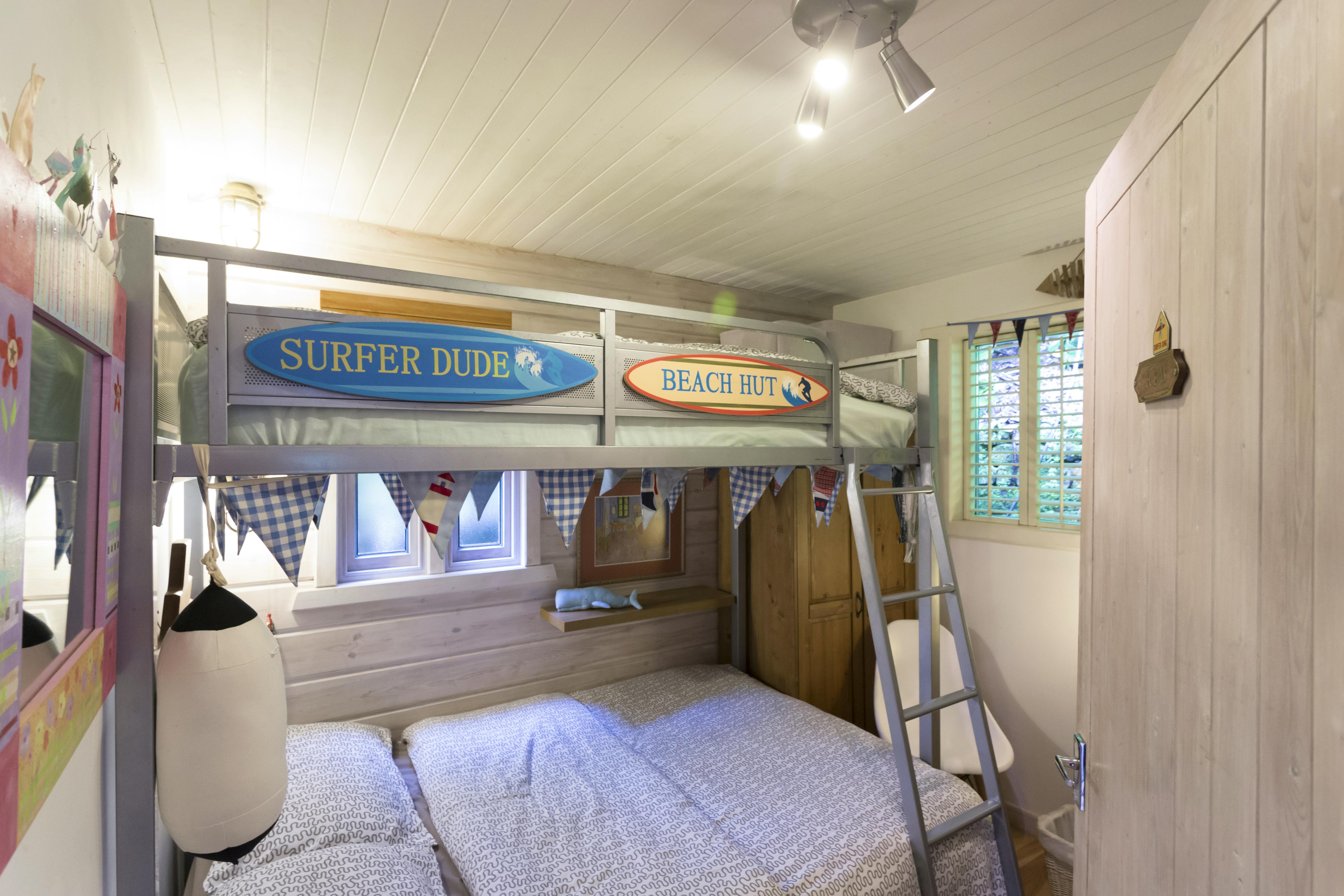 crew room  triple sleeper bed