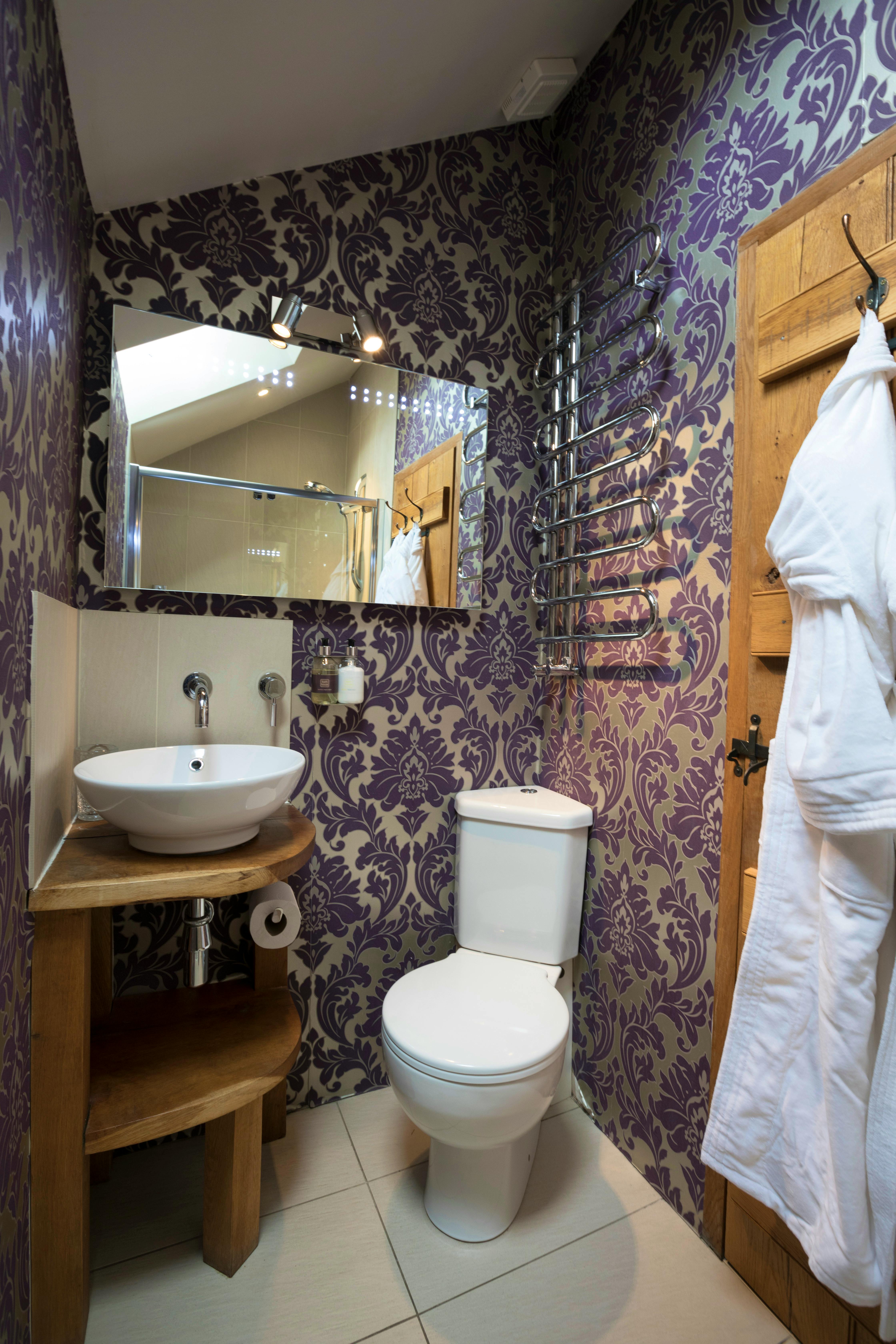 Bedroom 3 ensuite shower room