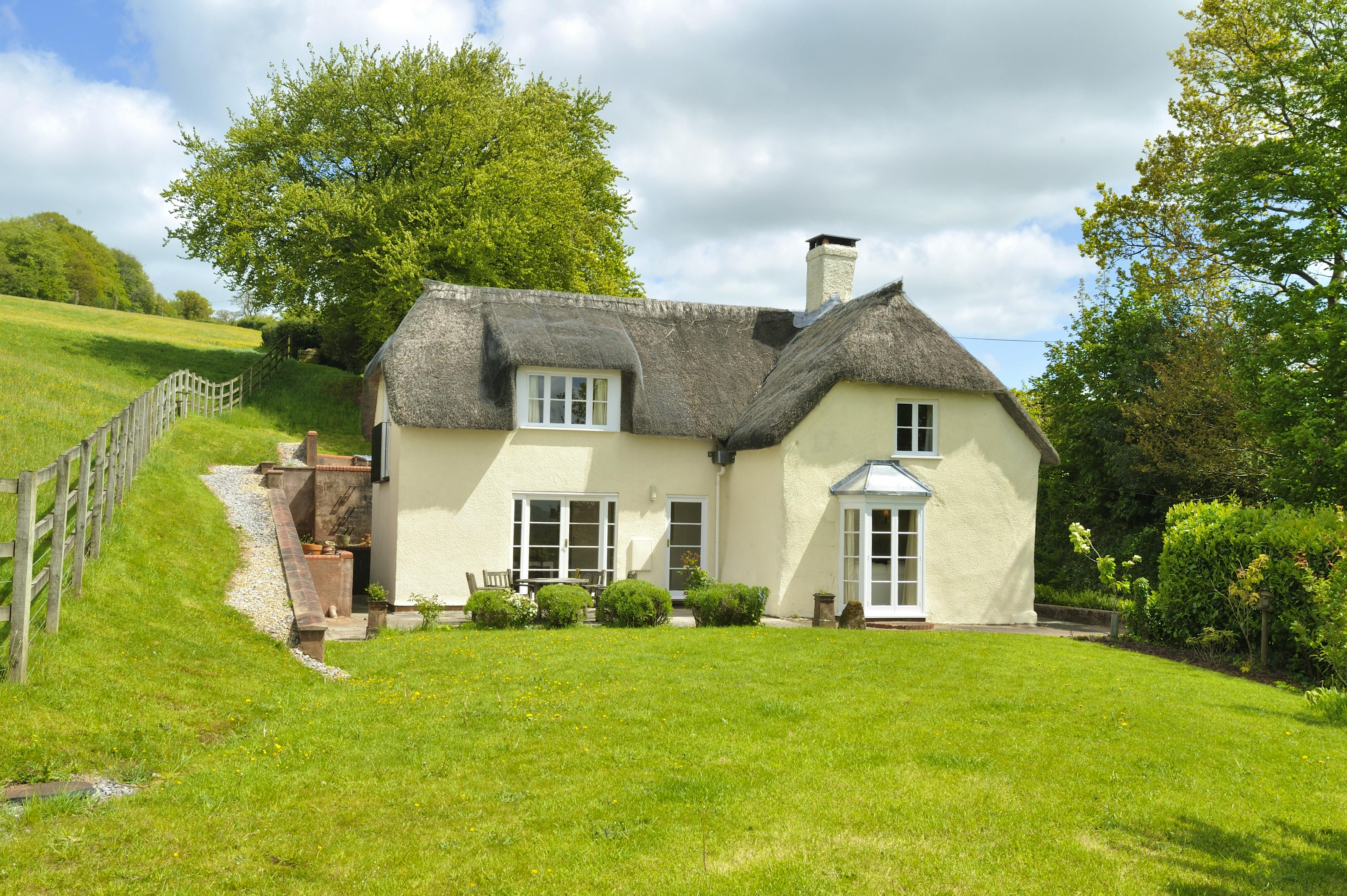 20 Of The Cutest Thatched Cottages In England