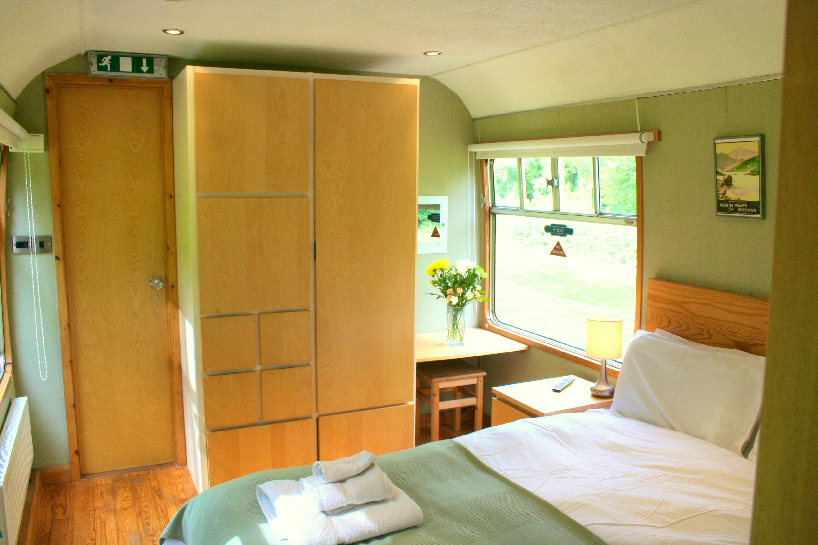 Int. 5b carriage 2 view of double bedroom en-suite