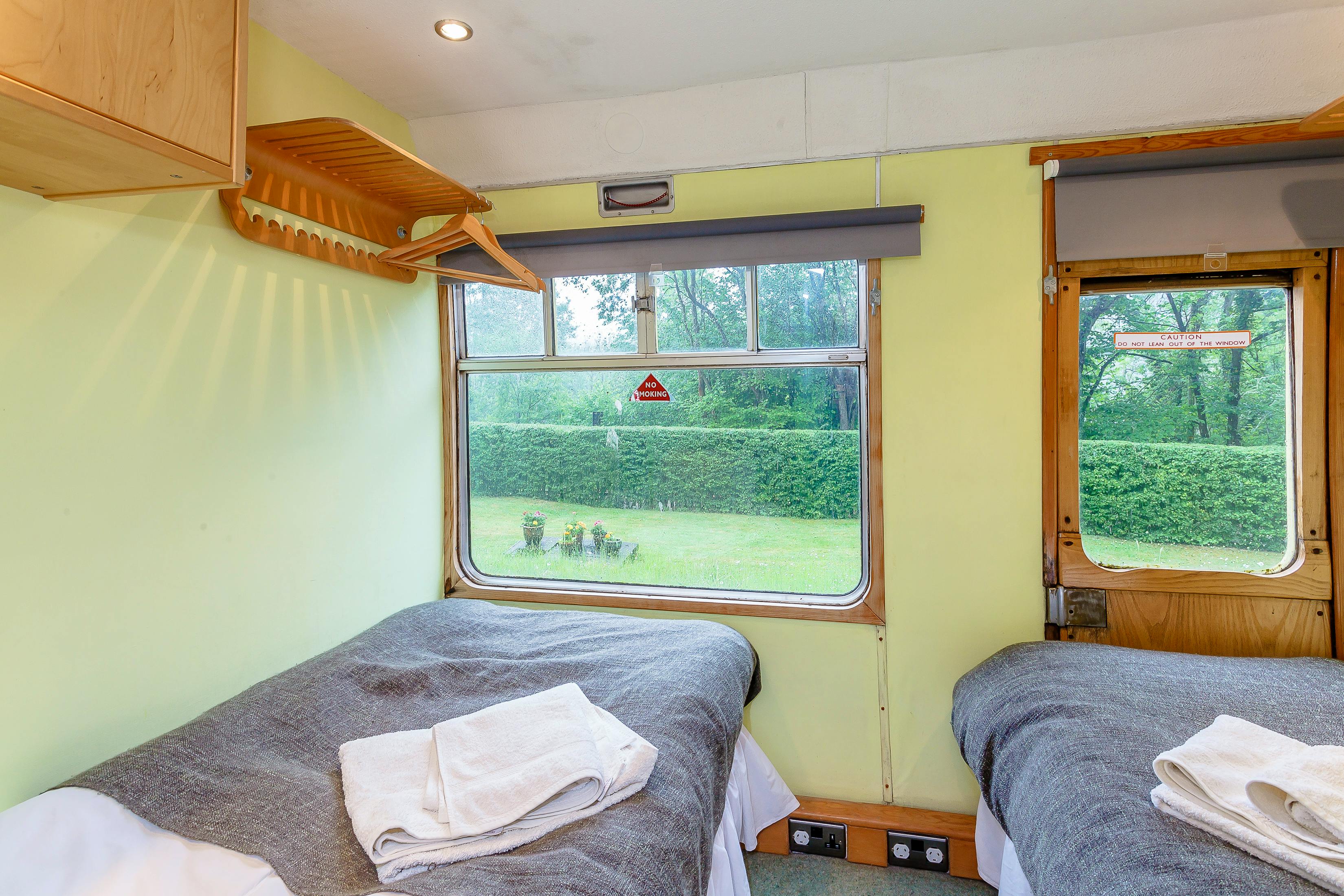 Int. 4a. carriage 1 view of a twin cabin