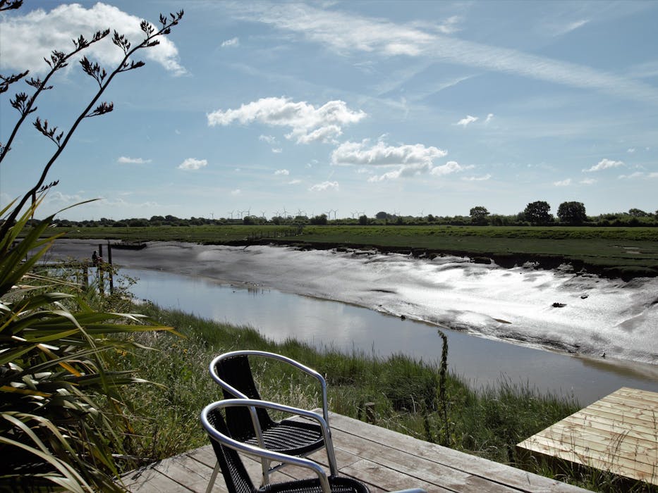 Rye River Cabin - a cool cabin break for two in Rye