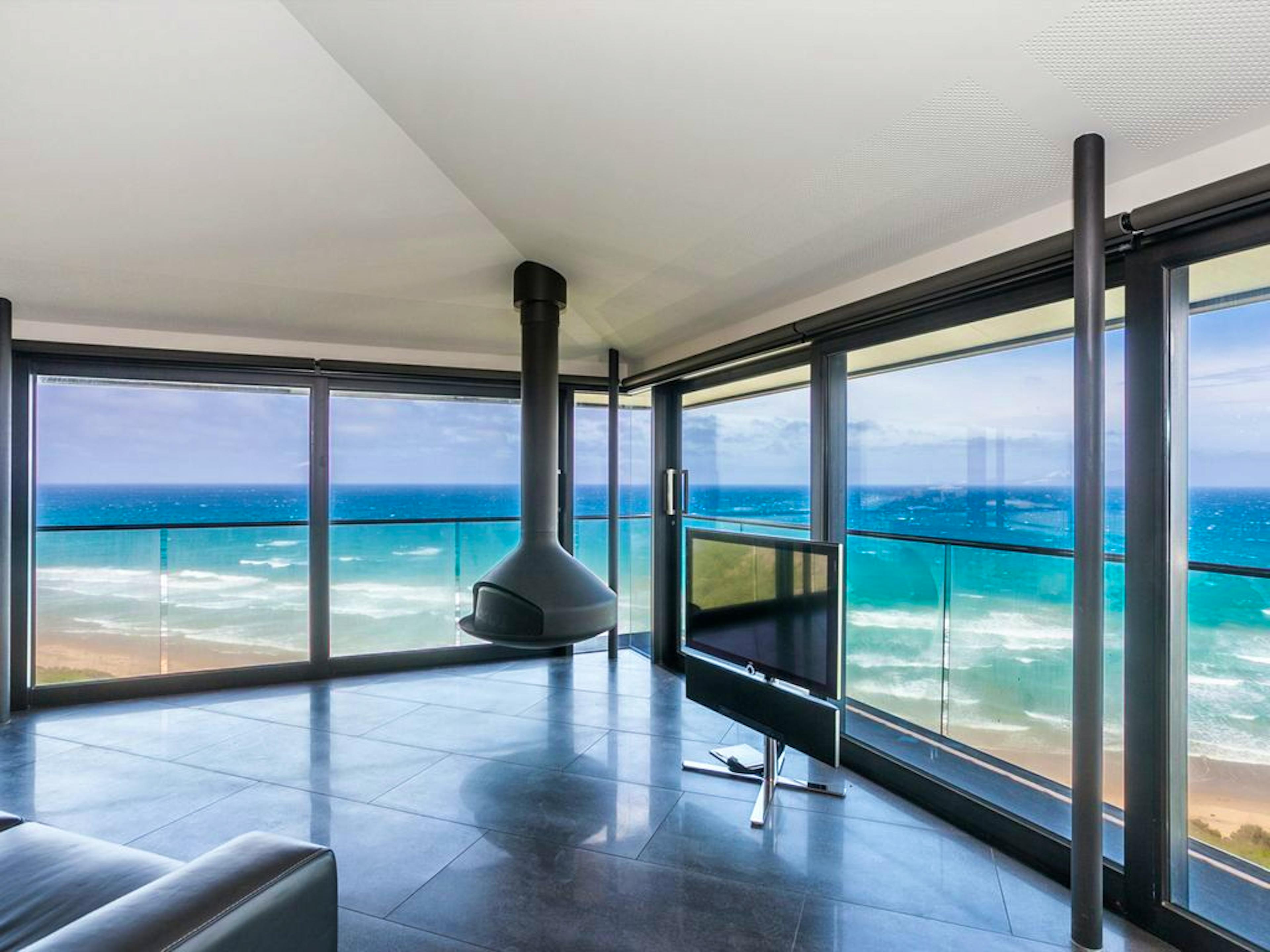 The Pole House - Image 3