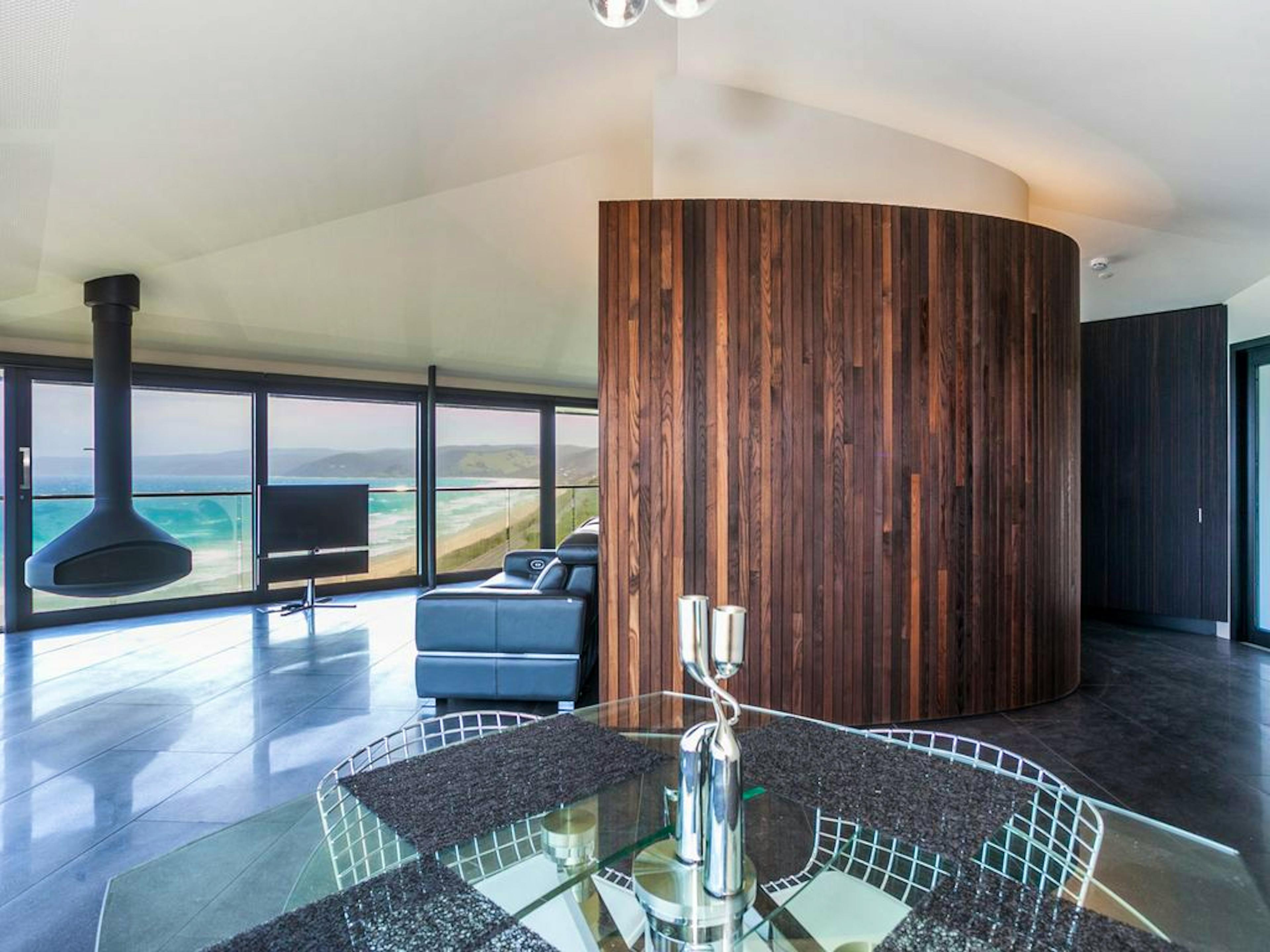 The Pole House - Image 5