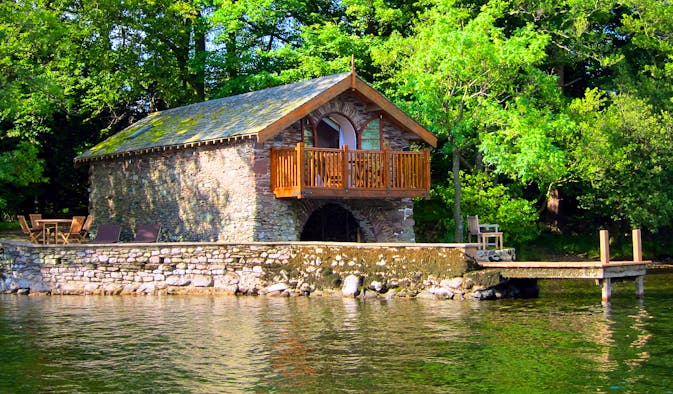 7 Cool Boathouses In The Uk You Can Stay In