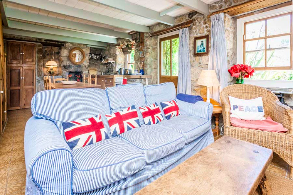White Rose Beachside Holiday Cottage In Cornwall