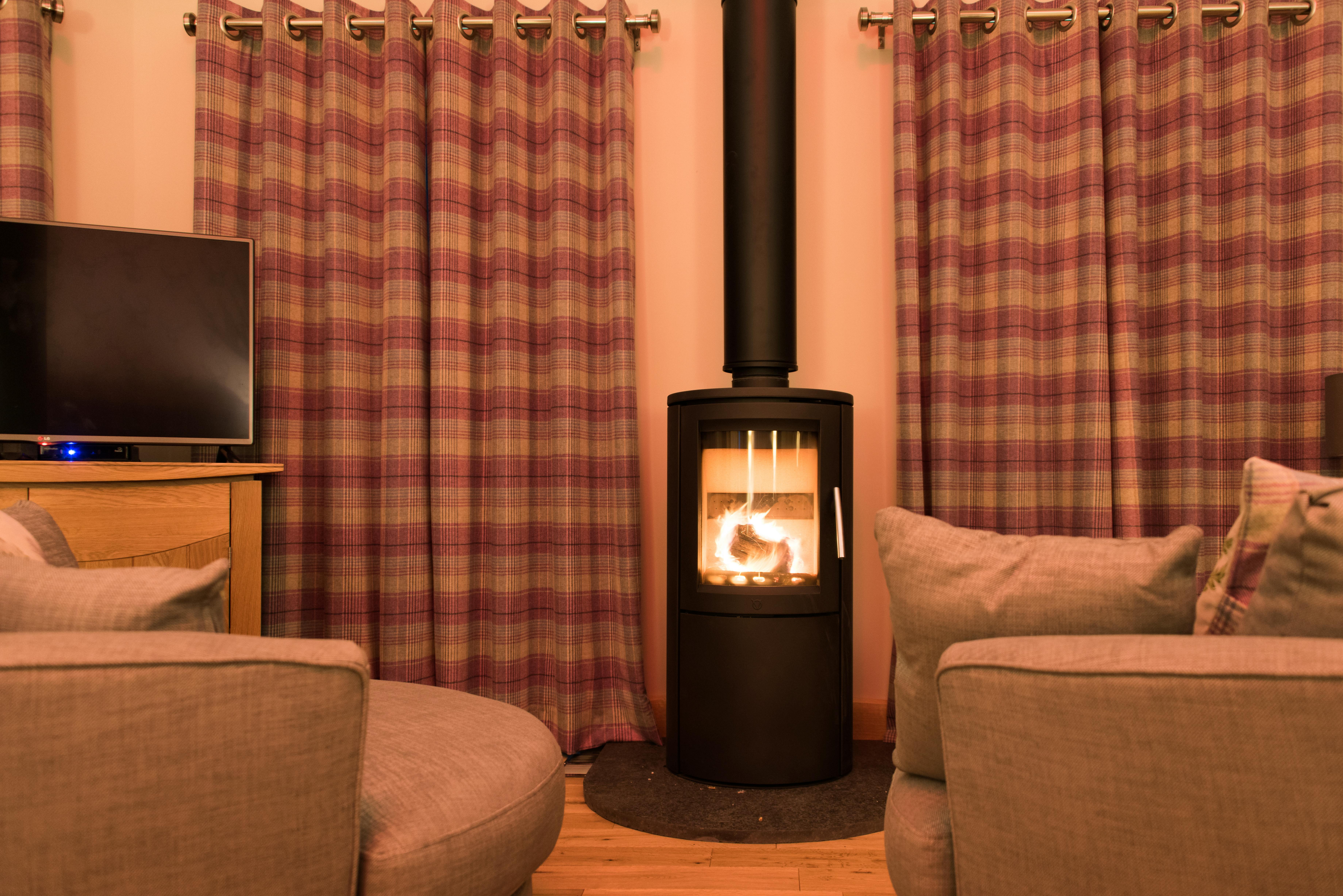 Scots Pine Treehouse - Wood-burner