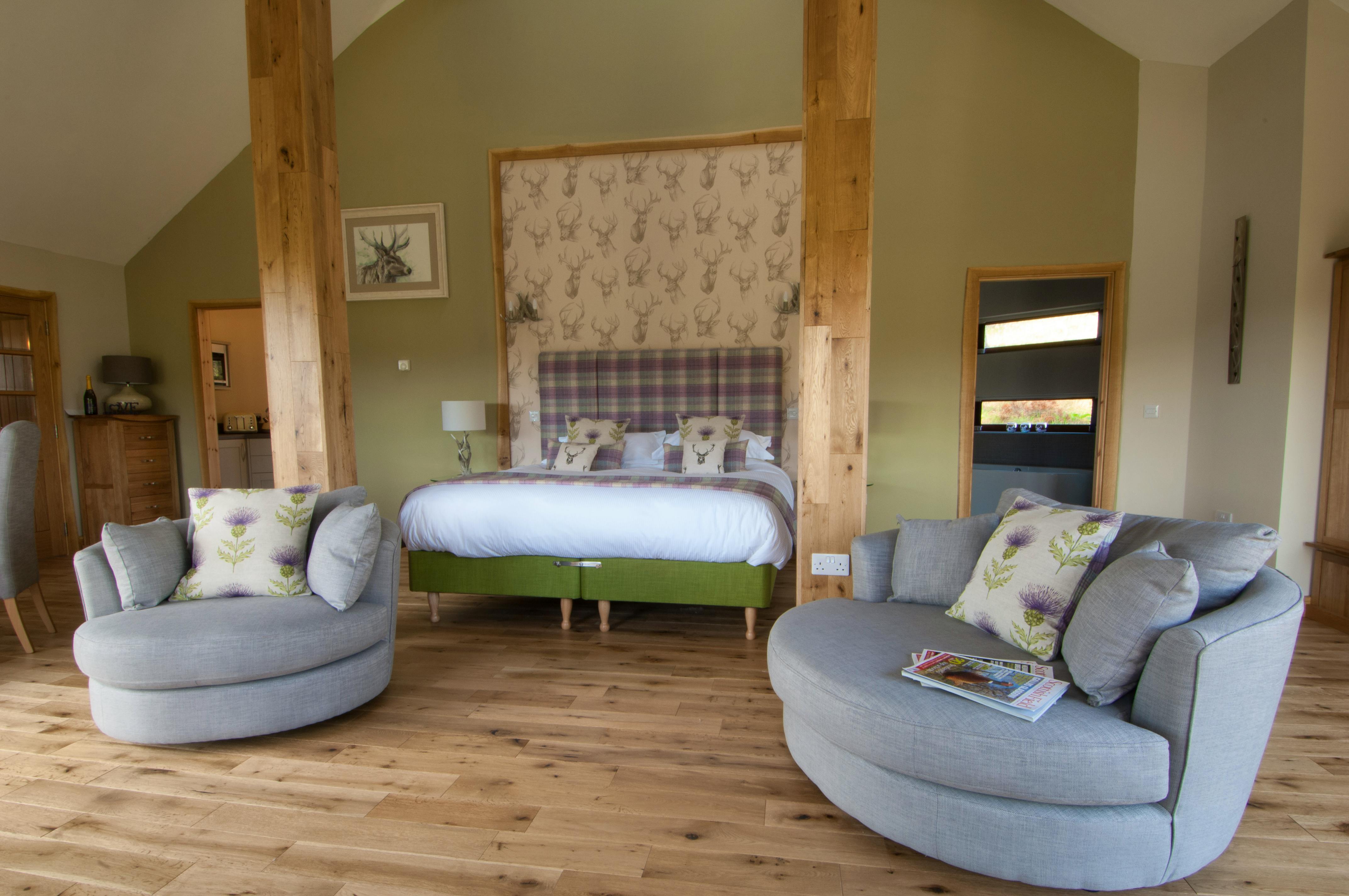 Scots Pine Treehouse - With super-king size bed