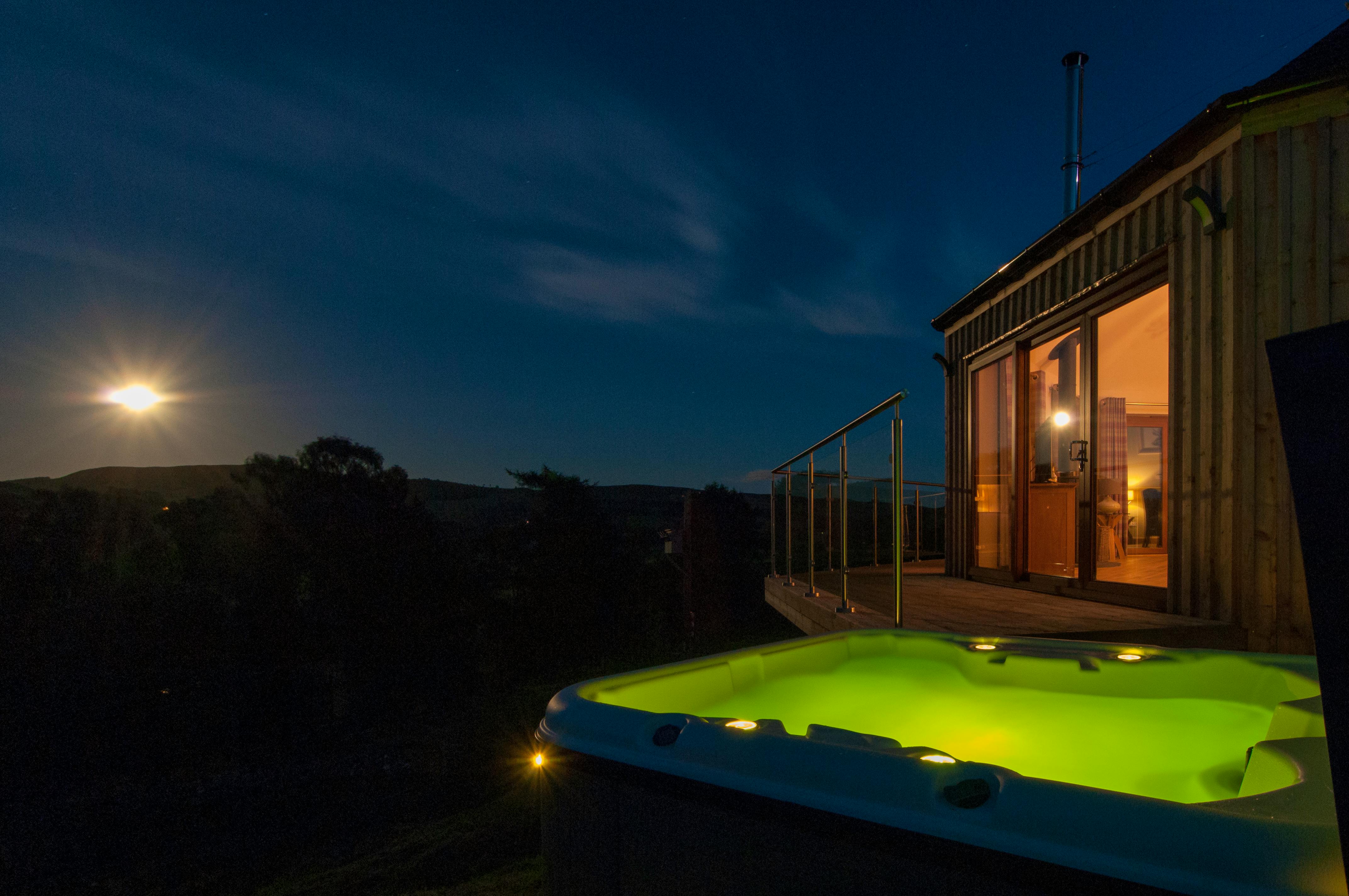 Scots Pine Treehouse - Hot-tub