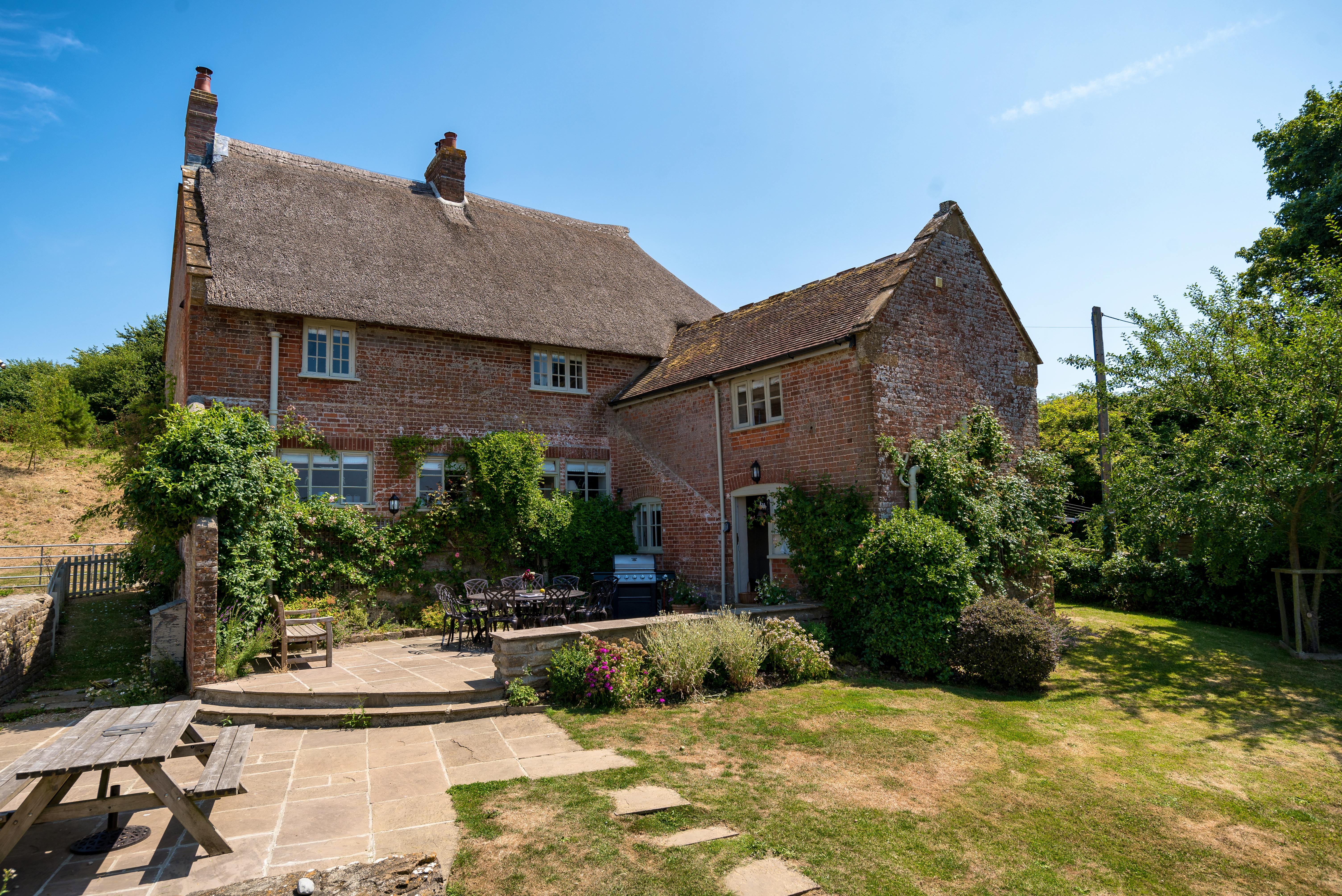 20 Of The Cutest Thatched Cottages In England