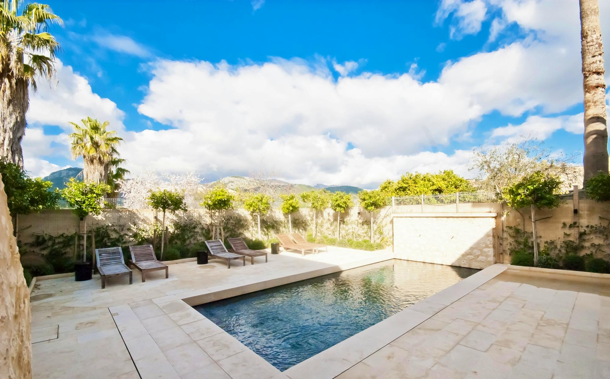 Last Minute Easter Breaks