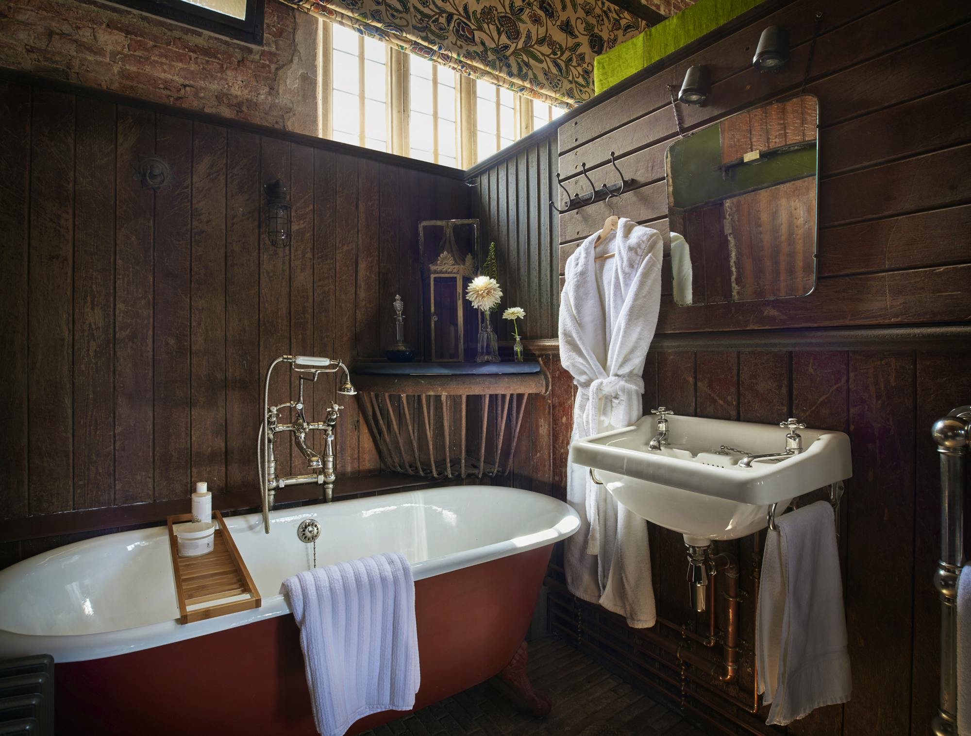 20 Coolstays with Beautiful Bathtubs