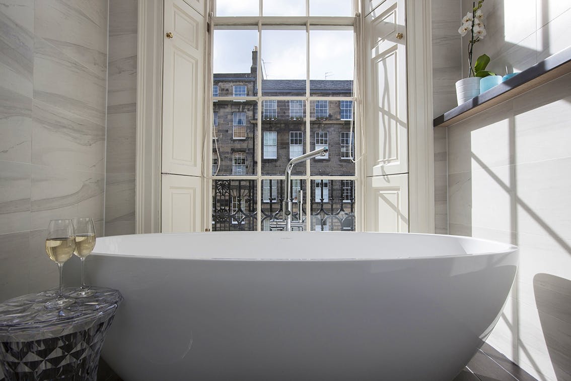 10 Coolest Bathtubs in the UK
