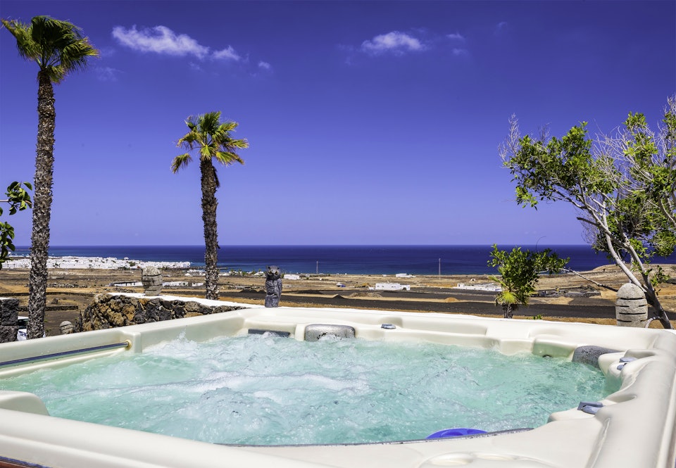 Villa Palacio Lanzarote villa with pool and hot tub