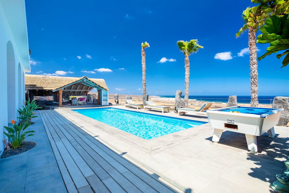 Villa Palacio Lanzarote villa with pool and hot tub