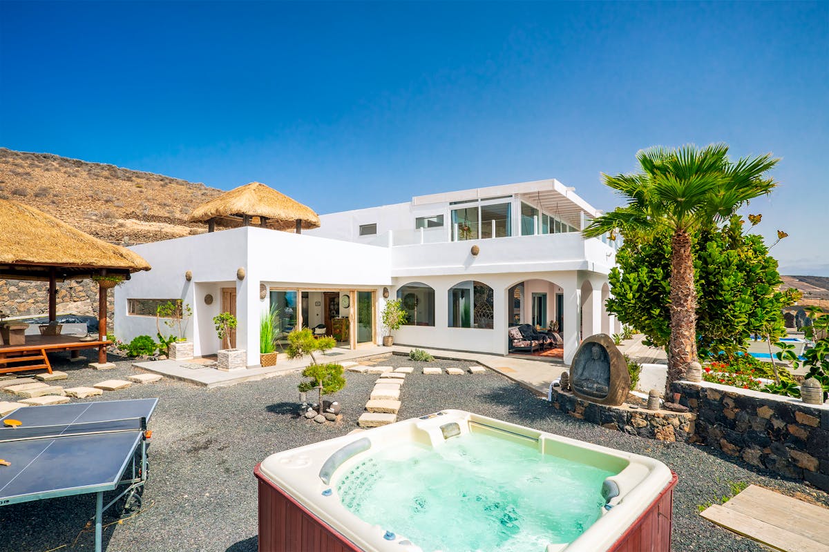 Villa Palacio Lanzarote villa with pool and hot tub