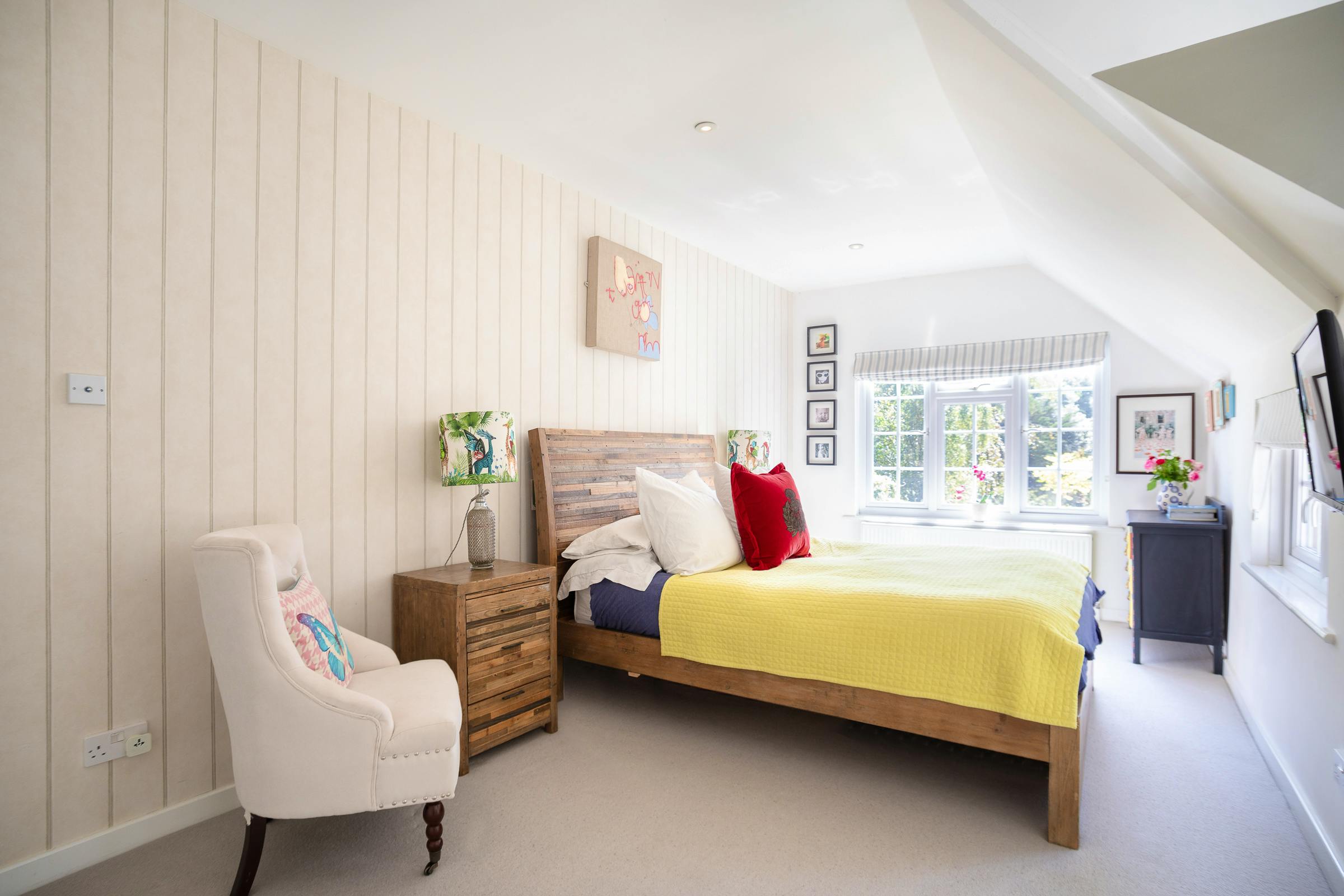 bright house music system