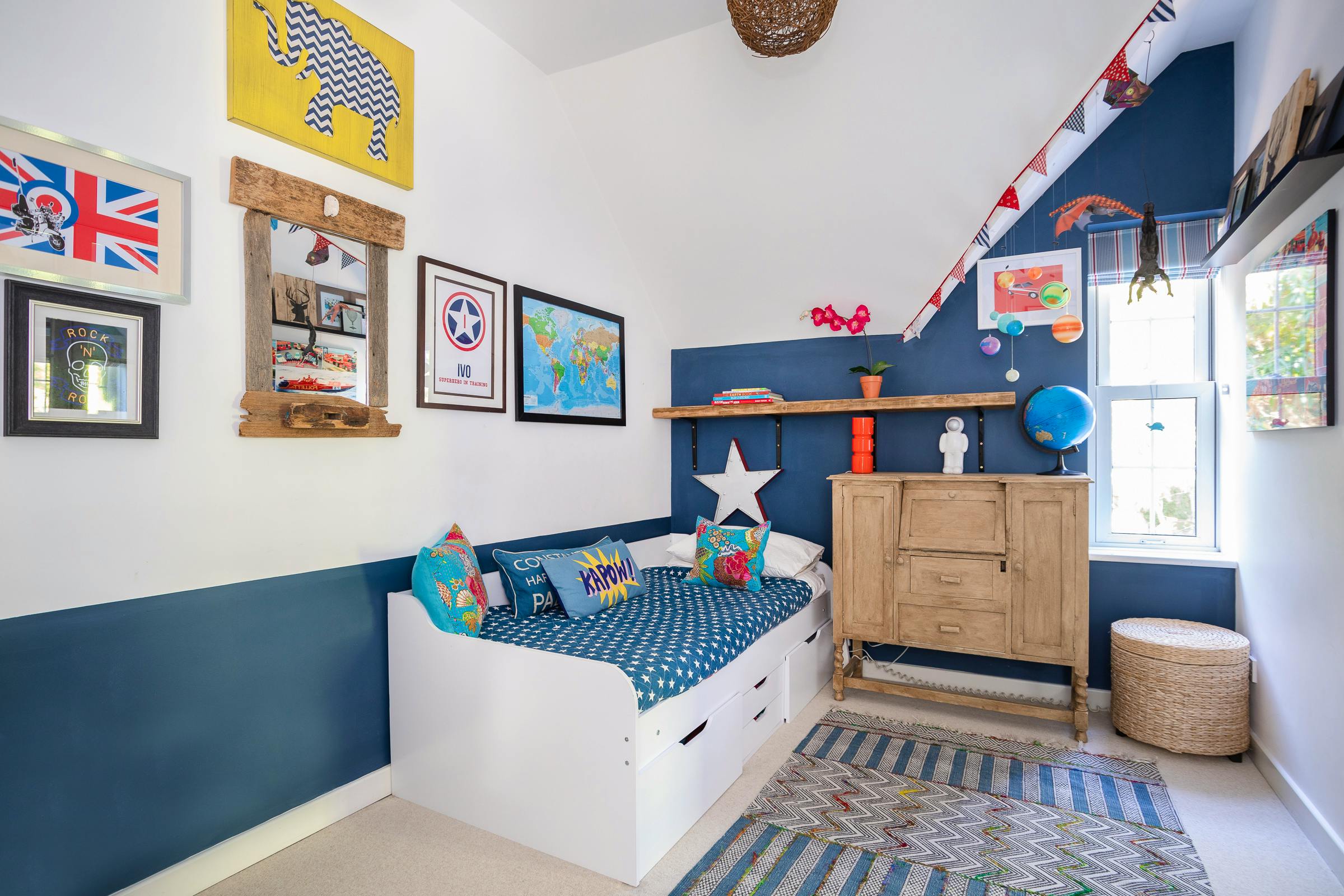 bright house music system