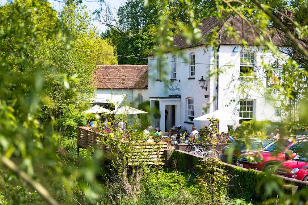 The Dundas Arms, Kintbury, West Berkshire Riverside pub with eight beautifullyappointed bedrooms.